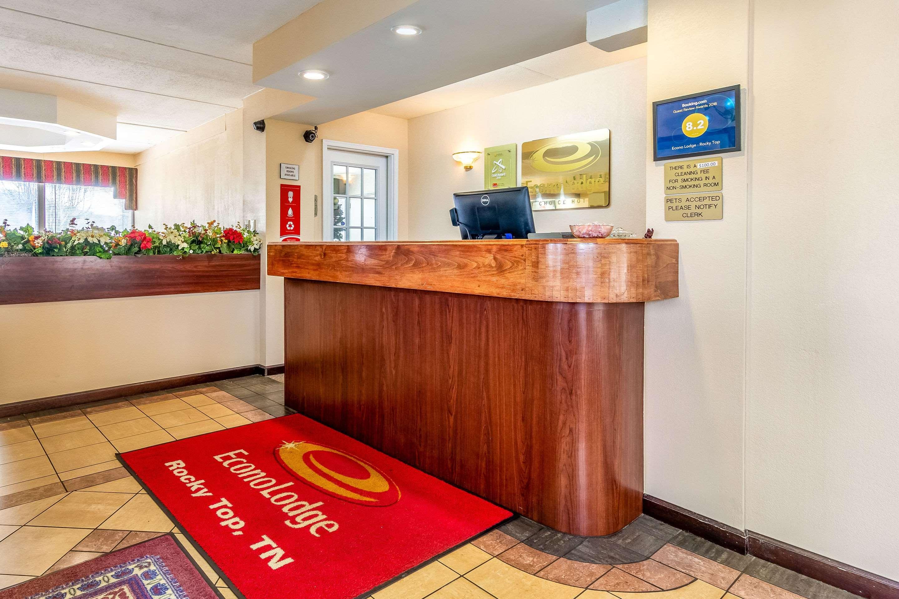 Econo Lodge Rocky Top Exterior photo